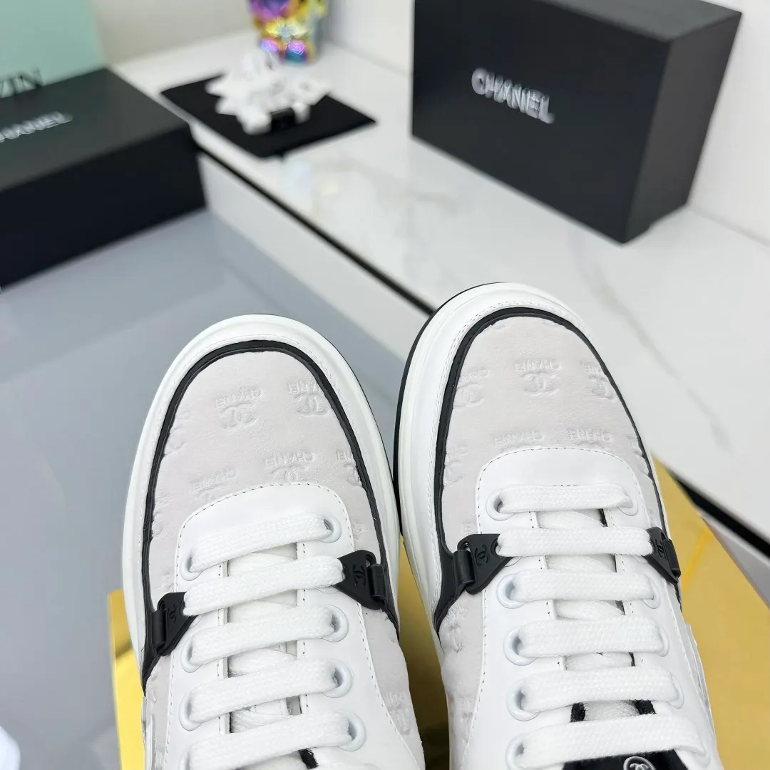 👟👟Ex-factory price 620👟👟High quality! ! ! CHANEL Chanel 25A latest thick-soled casual sports shoes. The counter is synchronized. The counter is very popular. It is a shoe that is very difficult to buy. The most popular thick-soled casual shoes on the Internet. As you can imagine, the most popular thick-soled casual shoes can not be missed. It has both good looks and comfort. Simple and versatile. The thick sole increases the height and is super versatile. Whoever wears it will look better. Upper: cowhide stitching. Lining: breathable mesh. Outsole: TPU original outsole. Size: 35-41 👉